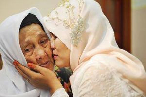 5 Kewajipan Utama Anak Perempuan Terhadap Orang Tua Setelah Menikah. Tolong Jangan Abaikan.